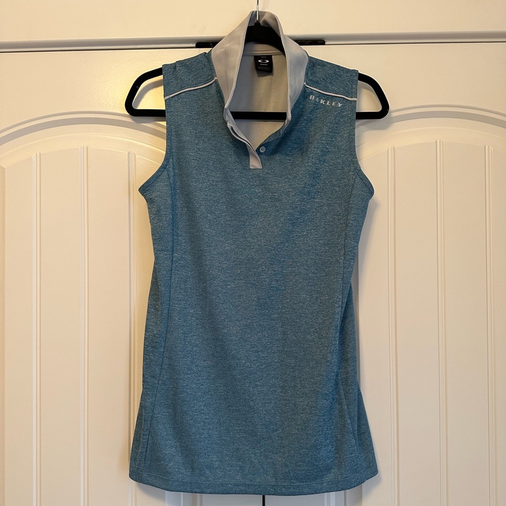 Oakley women’s balata heather sleeveless polo golf top. Light blue. Size S.